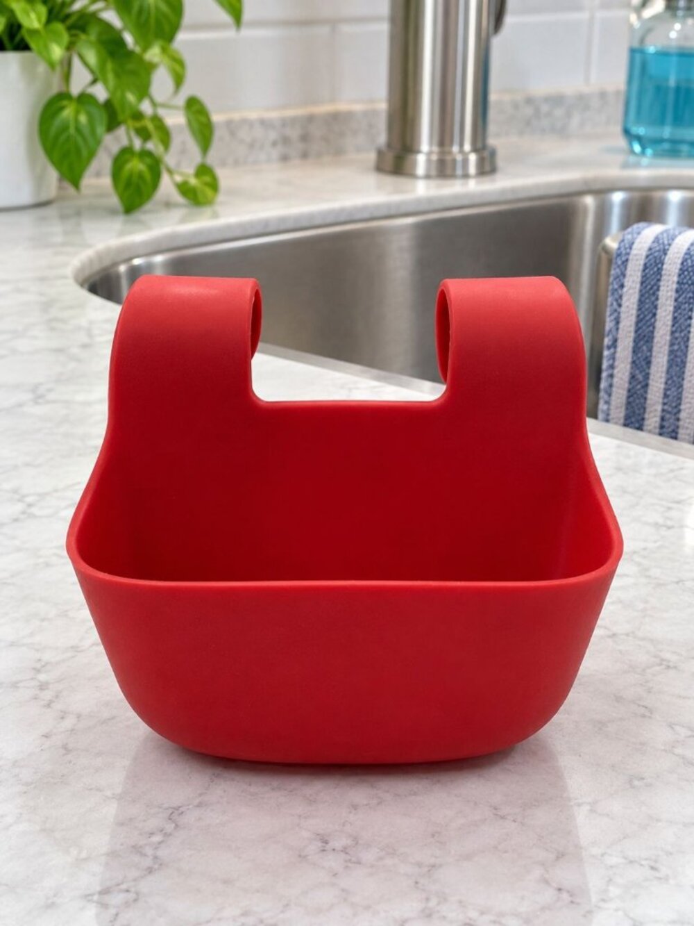 Umbra Scoop Sink Caddy Red Silicone Organizer Drain Holes Sponges Scrubbers